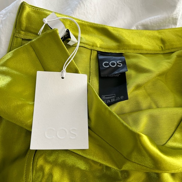 Cos high-shine satin green mini skirt size S - Picture 3 of 3